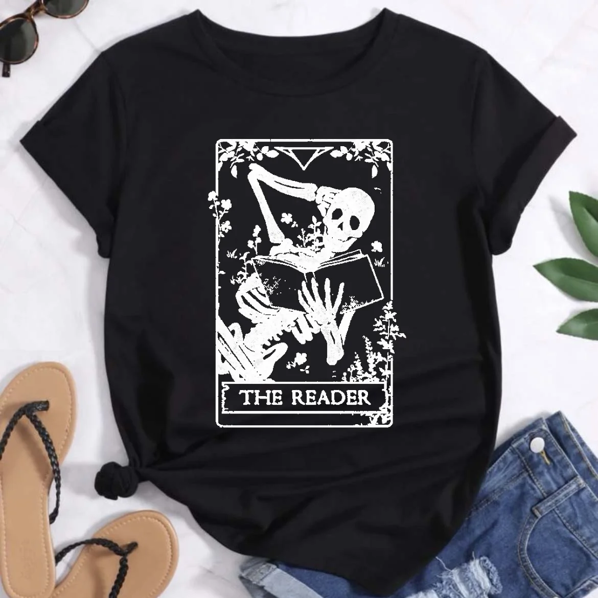 

Футболка женская базовая с принтом черепа и коротким рукавом