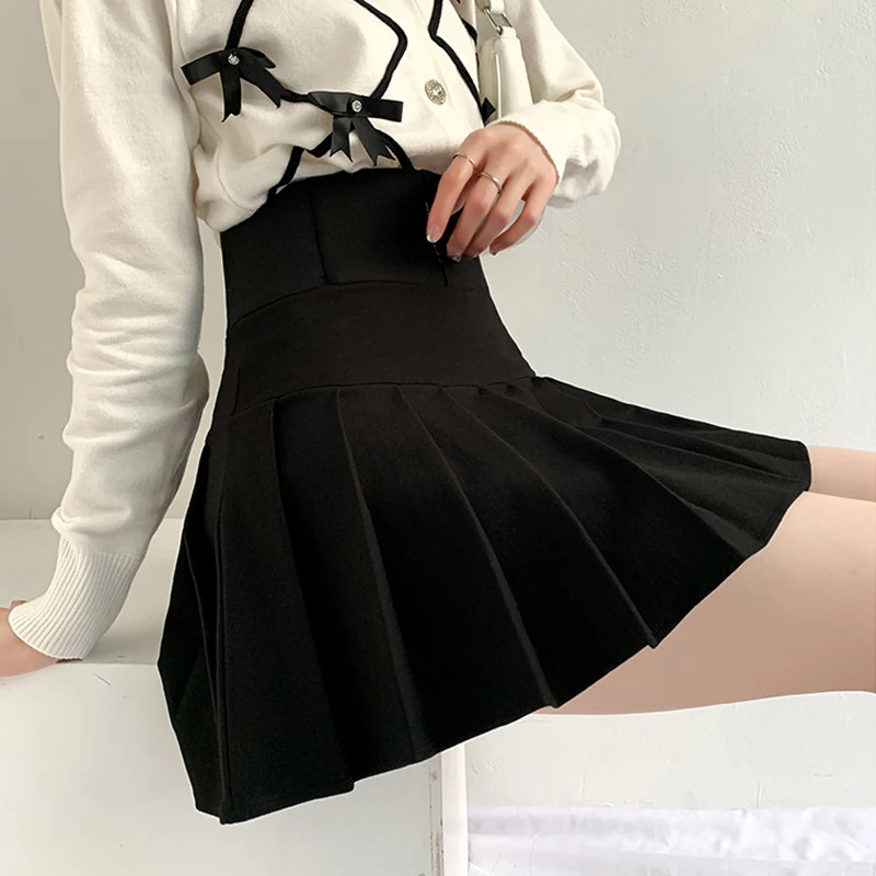 Petite Micro jupe plissée en similicuir noir | FR