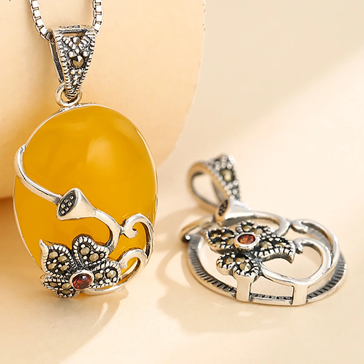 2 Déflecteurs Pin's Pendentif Ton Or Lourd Pour Cabochon 30x40mm - Occasion