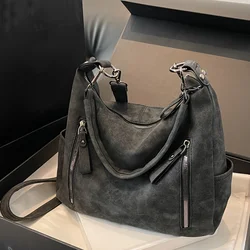 Elegant Vintage - Style Faux Leather Handbag with Ample Storage and Chic Golden Accents (Black)