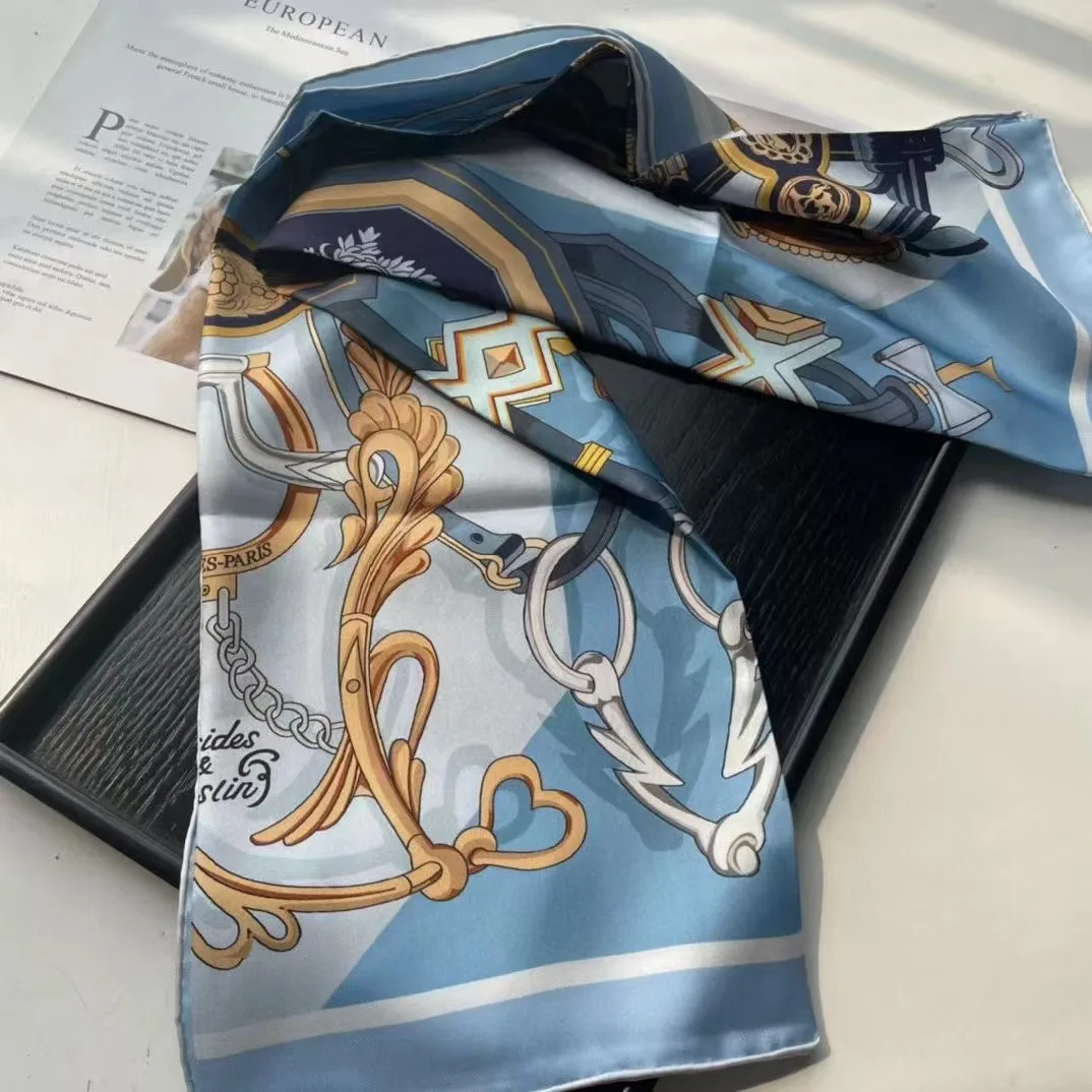 Рисунок 5 - Женский шёлковый квадратный шарф