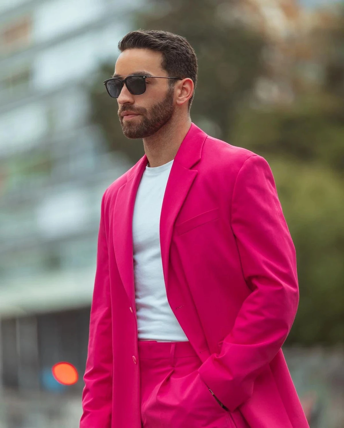 

Fuchsia Men Suits Street Wear 2 Pieces Peaked Lapel Terno Masculino Groom Party Wedding Tuxedos Male Blazer Sets Costume Homme