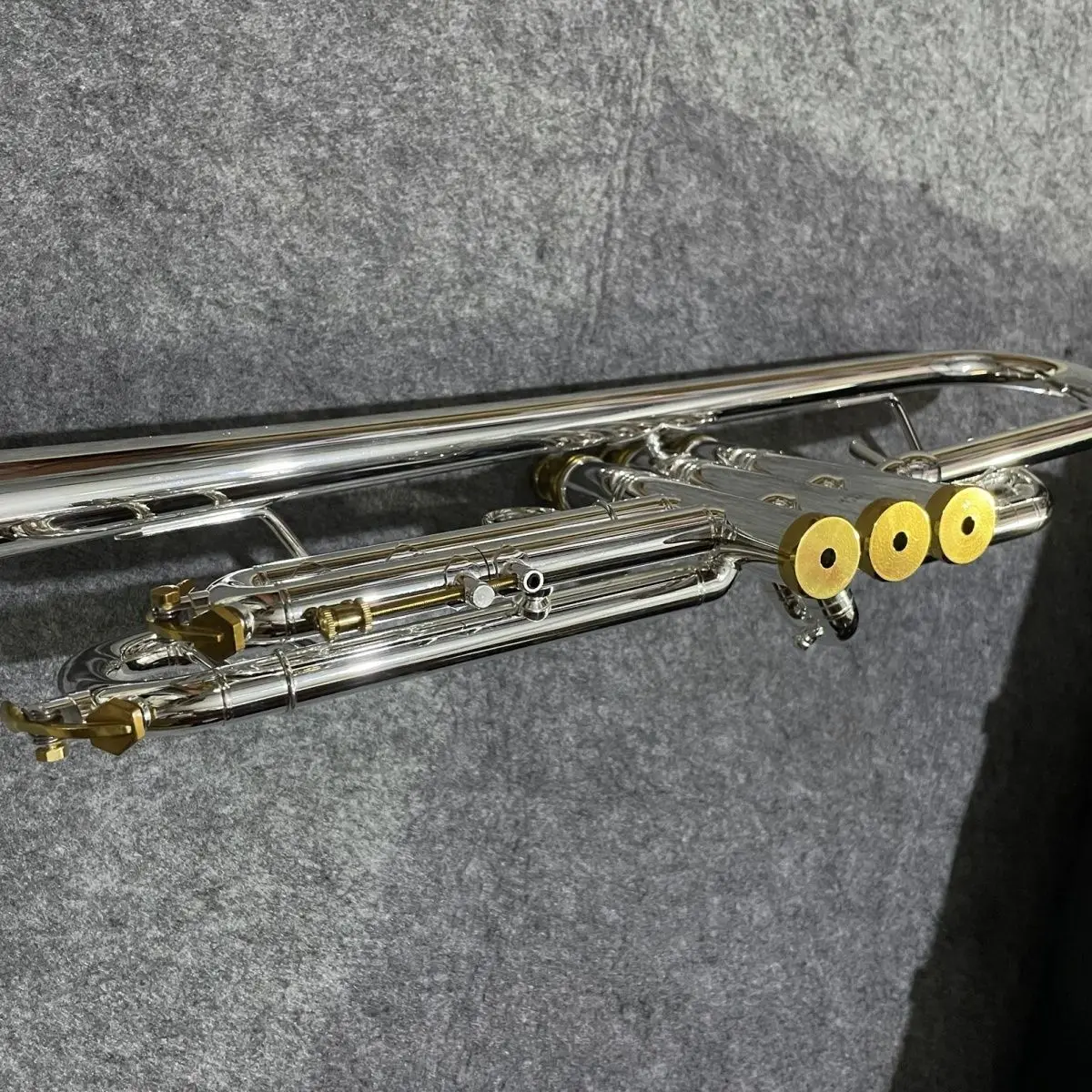 Trumpet b-flat YTR-8335GS two-color silver body gold key professional examination playing instrument