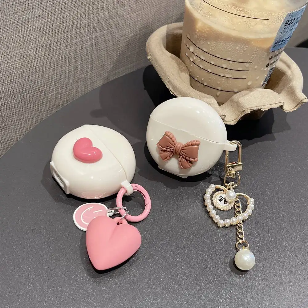 Charming 3D Heart Silicone Earphone Case with Keychain