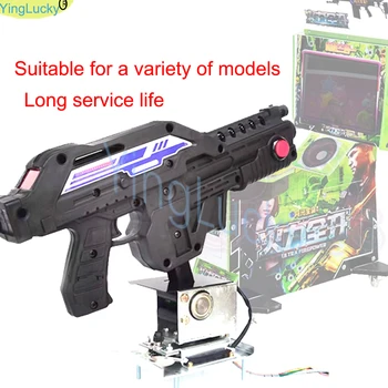 Console da gioco, pistole alieni e pistole arcade.