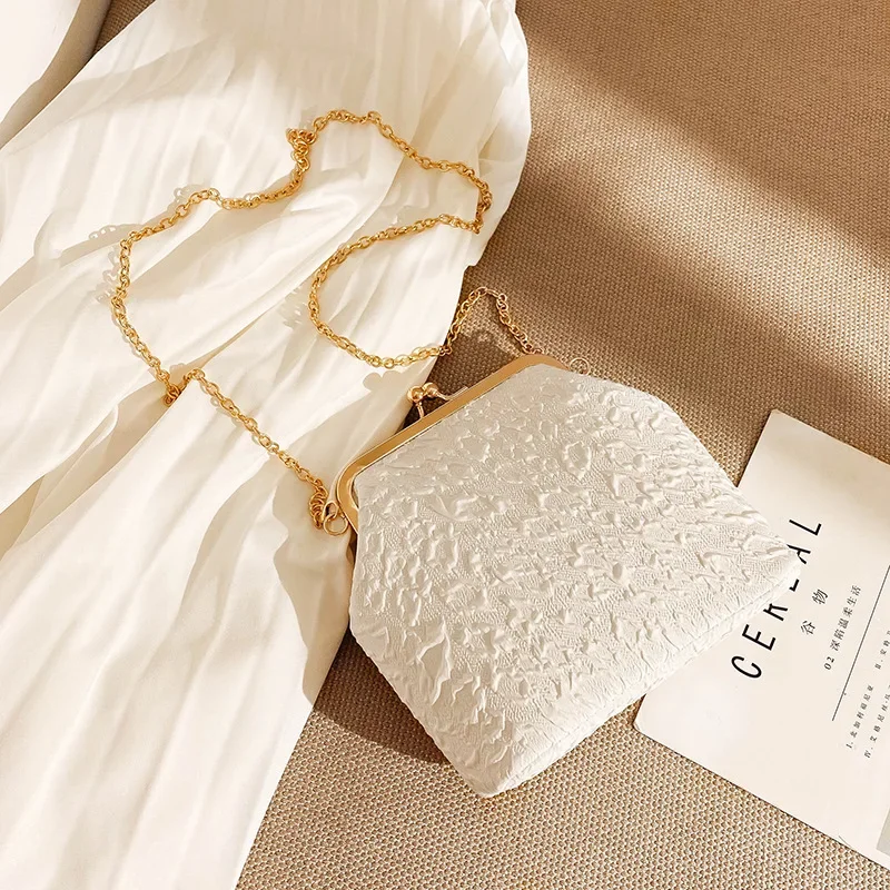 Cheongsam Clutch Shell Pearl Handbag Mini Chain Crossbody Shoulder Bag Mobile Phone Bag Versatile Cosmetic Purse for Women