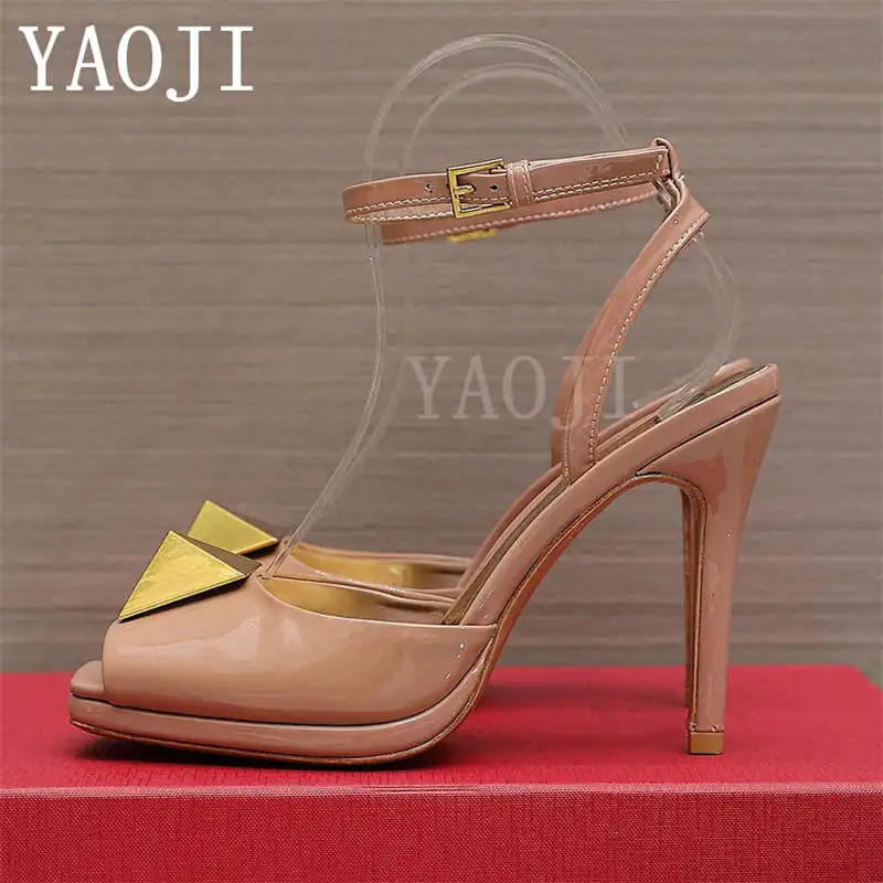 

Rivet High Heels Gladiator Sandals Women Designer Metal Decoration Ankle Buckle Strap Runway Shoes Women Summer Sandals Woman