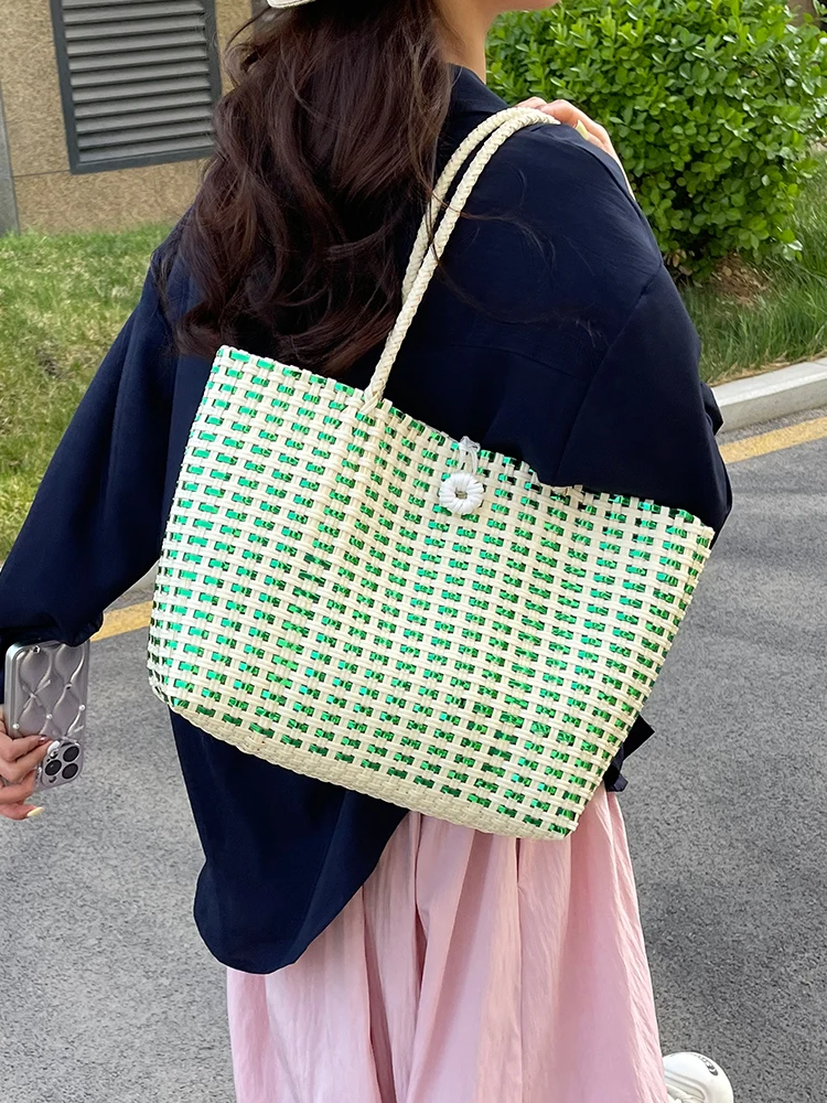 

Плетеные сумочки ручной работы для женщин, новинка 2024, пляжная сумка на одно плечо для отпуска, вместительная корзина для овощей, женская сумка