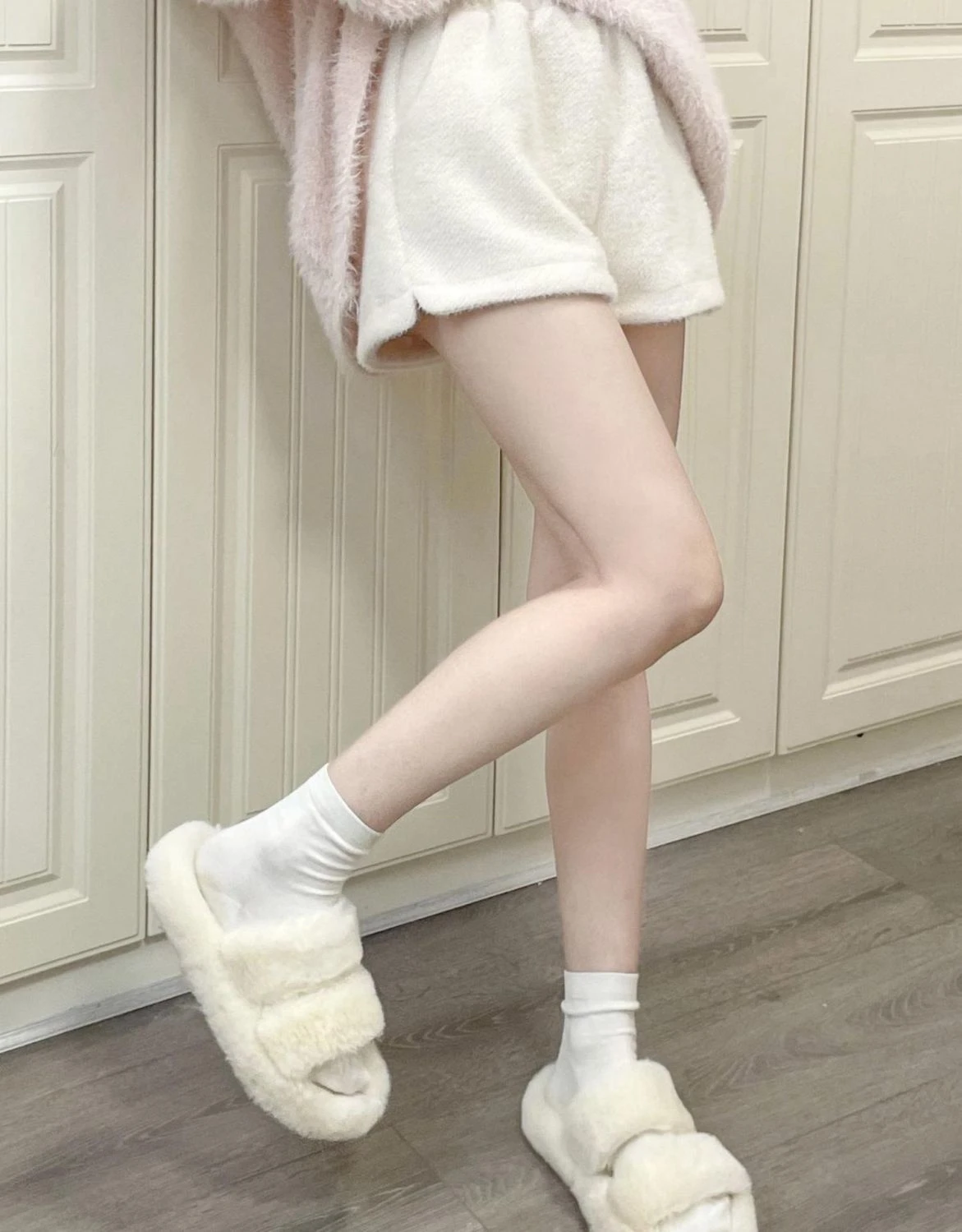 Mink Velvet Cute Shorts Women New Gentle Loose Solid Color Thin Plush Elastic Waist Wide Leg Pants Female Y2k Shorts