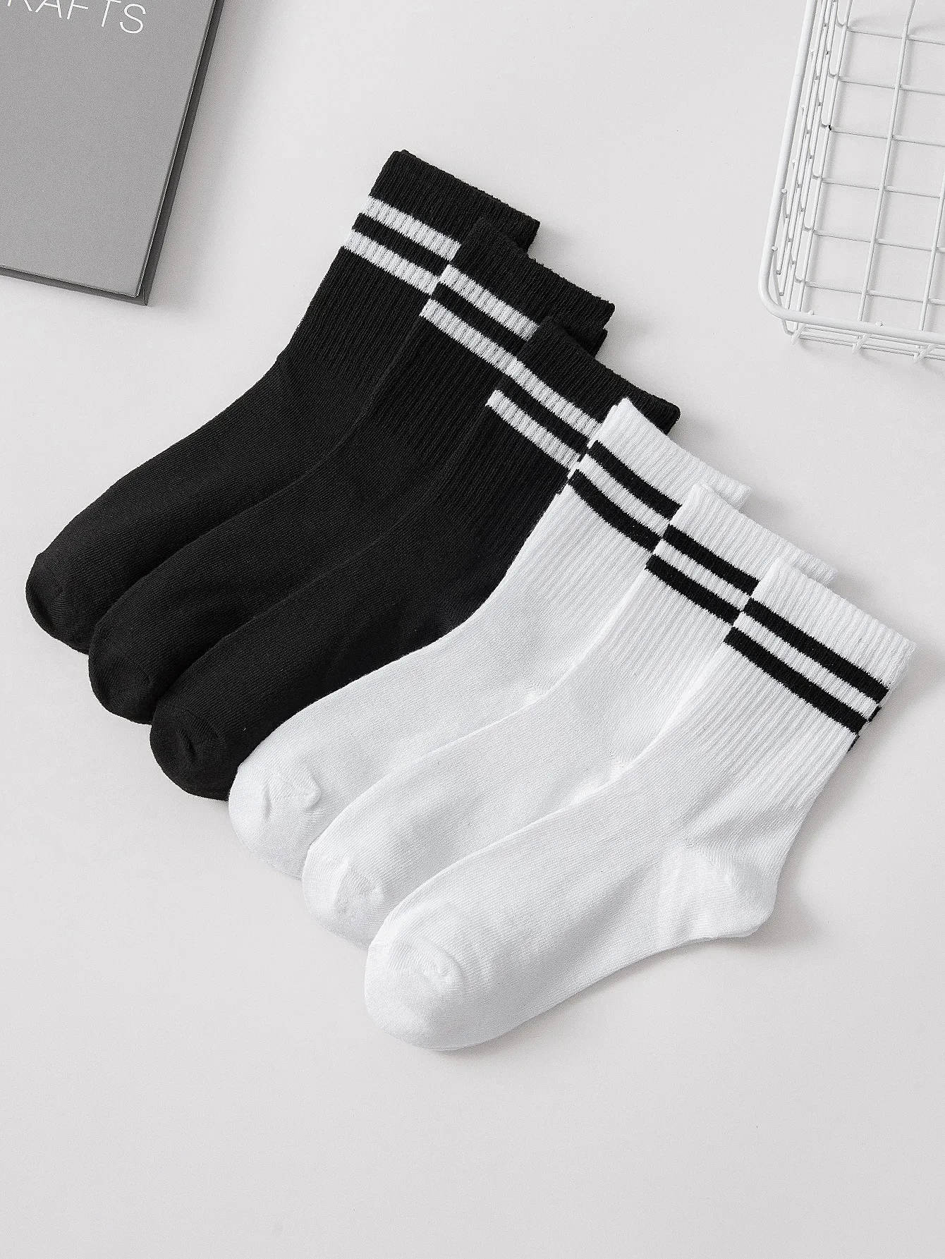 6 pairs Women Striped Socks Pattern and Solid In Black and White Fashion Milddle Tube Socks Comfortable Breathable striped socks
