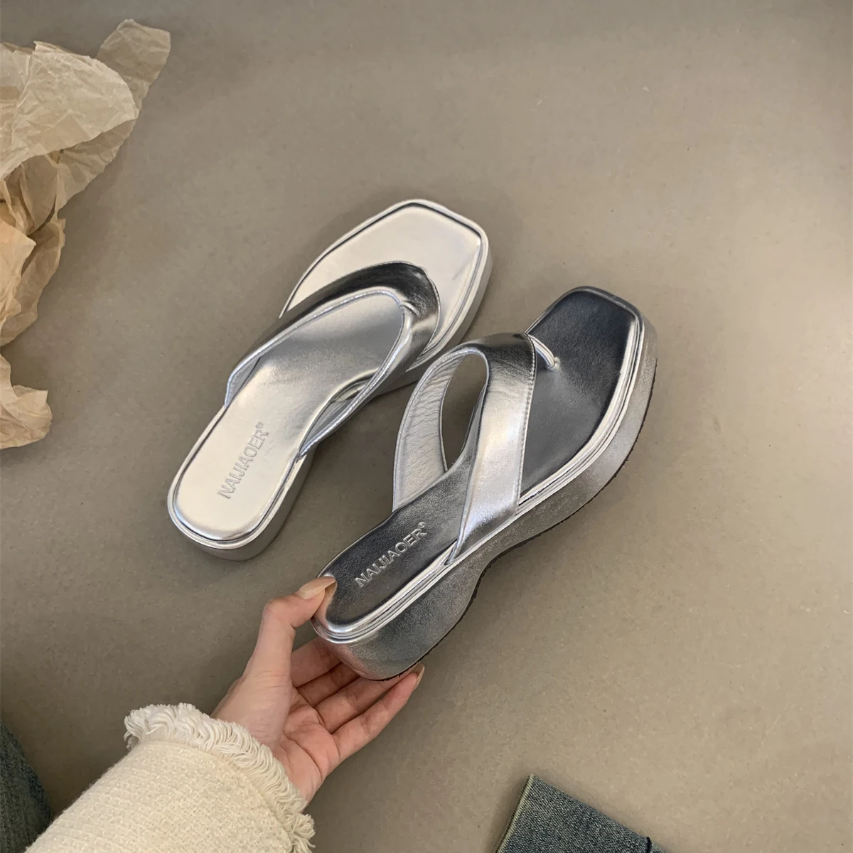 

Flip Flops Indoor Outdoor Beach Sandals Silver Slip On Mules Low Heel Slippers Women's 2024 Summer Flats Slides Non-slip Trend