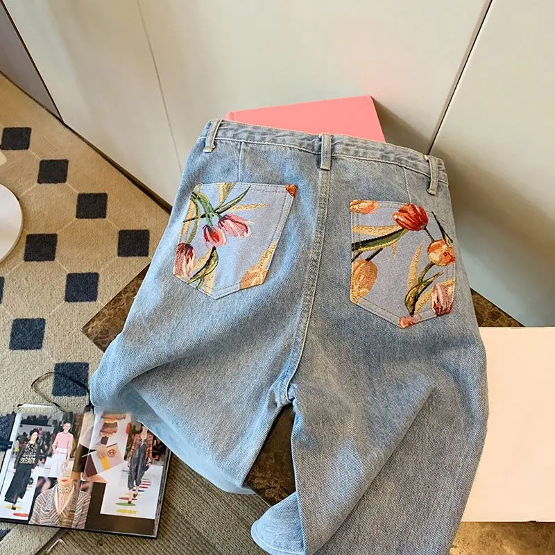 Light Colored Printed Straight Leg Jeans for Women\'s New Niche Korean Version Versatile Loose Fitting Wide Leg Pants