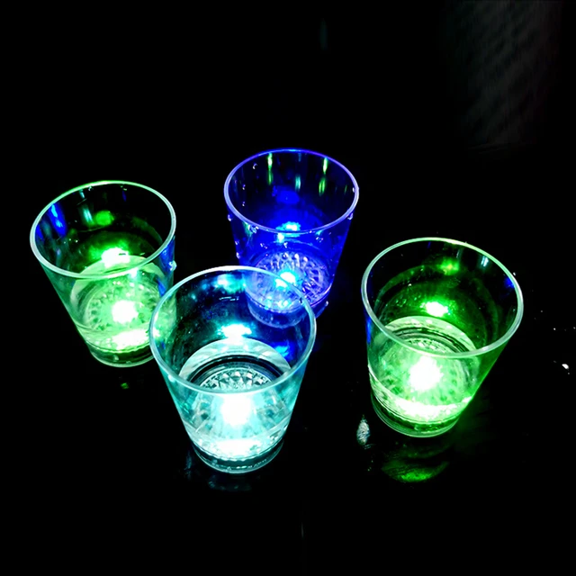 2 Blinkende Wasser Aktiviert LED Glas Leuchtende Flüssigkeit Becher Party  Tasse