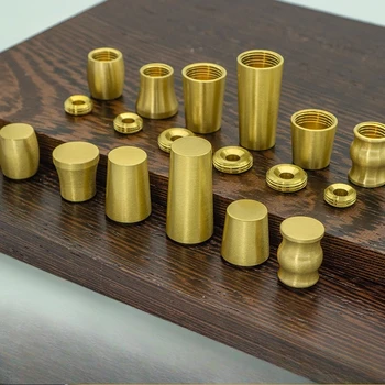 Fornitura diretta dalla fabbrica: Piedini in rame per mobili, accessori con base in noce, piccoli piedini cilindrici/conici, ornamenti in ottone.