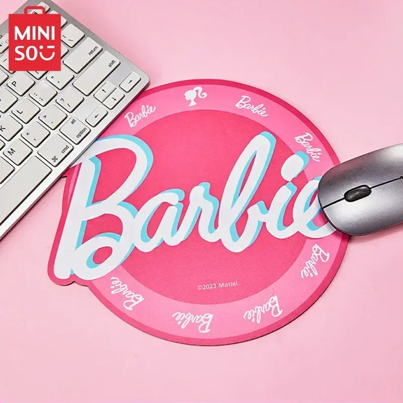 

Коврик для мыши MINISO Барби на годовщину 65 лет, настольный нескользящий кожаный коврик с защитой от царапин, коврик для мыши в подарок