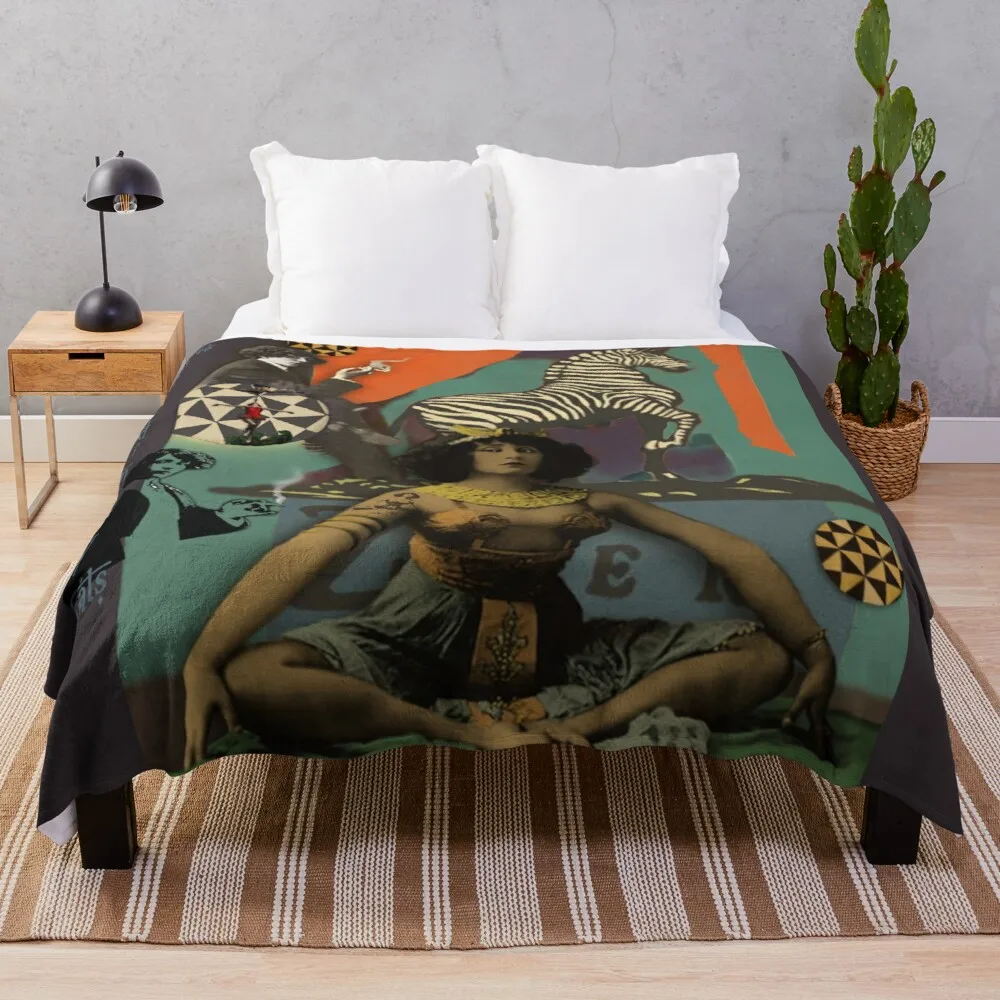 

Colette - There are no ordinary cats Throw Blanket Soft Blanket