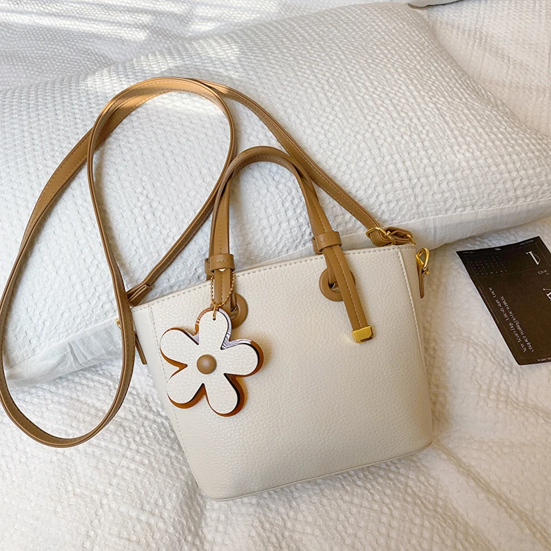Bolso pequeño de alta gama para mujer 2024, nuevo bolso cruzado de moda, bolso de hombro portátil popular