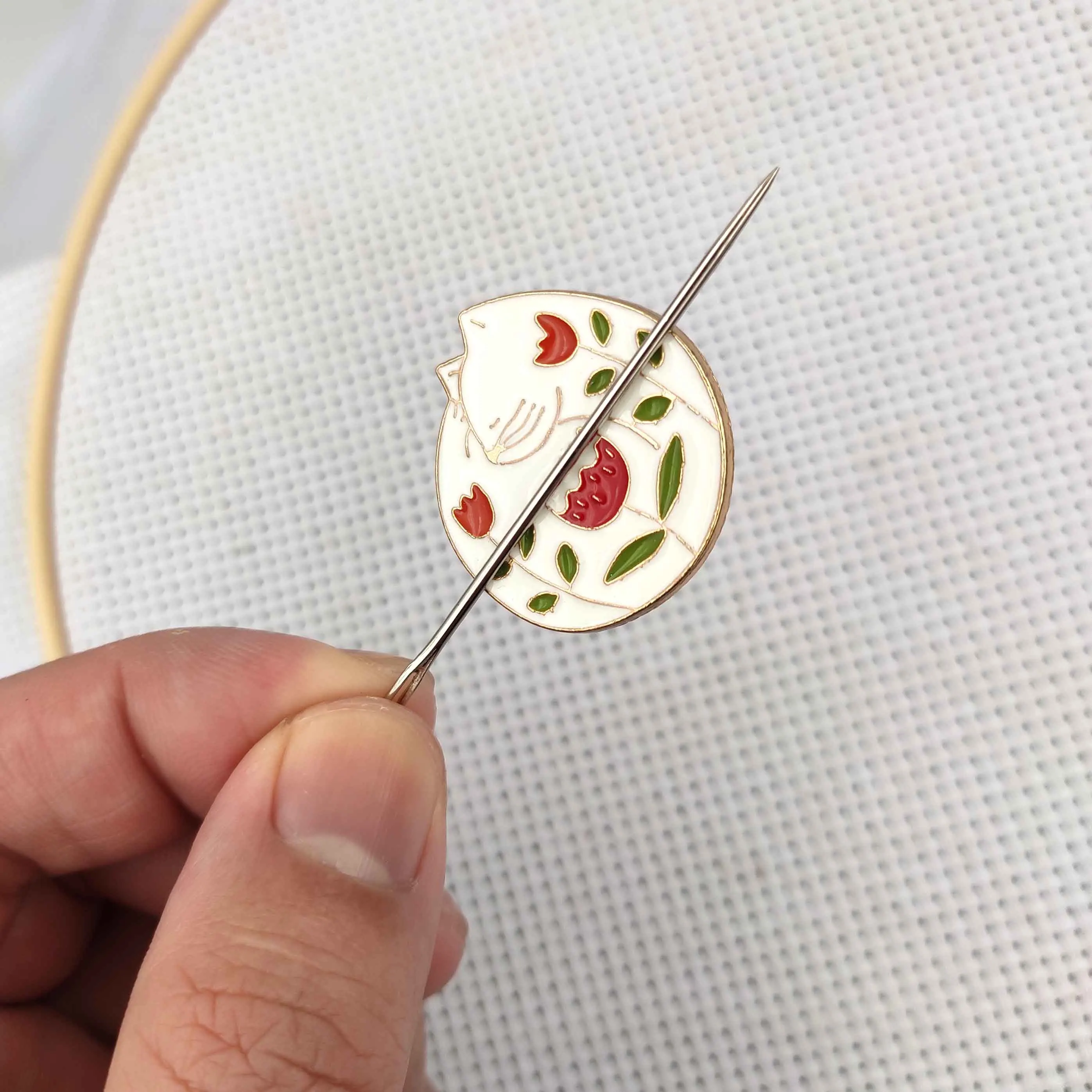 Needle Minder-juego magnético de 2 Gatos, imán de costura blanco y negro, buscador de agujas, agujas de retención, aguja de bordado, niñera