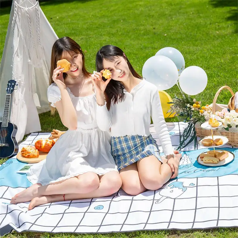 

Portable Waterproof Grass Waterproof And Moisture Proof Three-in-one Lotus Leaf Waterproof Effect Suede Picnic Cloth Outdoor Mat