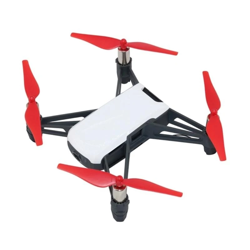 Installation des hélices de drone noires sur un DJI Mavic Mini, lot de 2 pales prêtes à l'emploi.