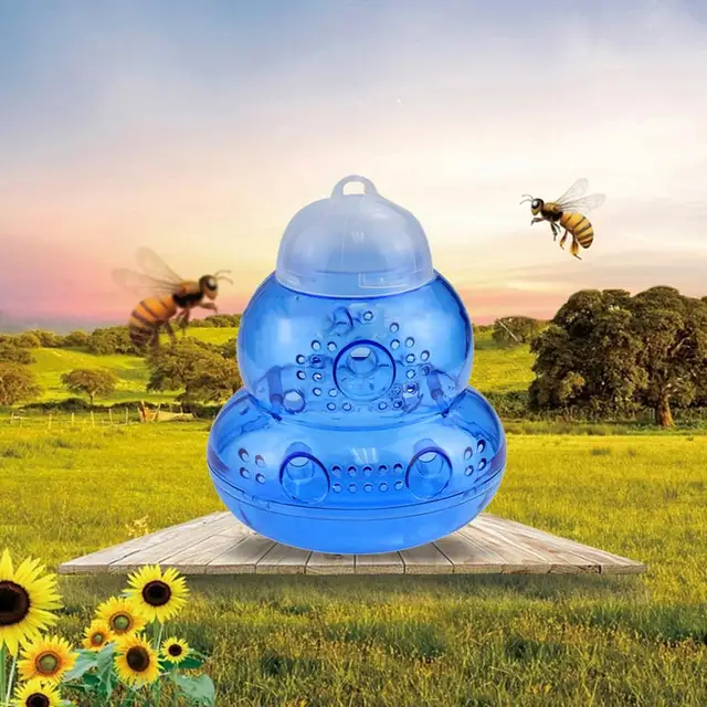 Hatékony, Hasznos Terasz Függő Darázs Csapdája Látható Hornet Csapdával A Zsinór Udvari Készletekkel