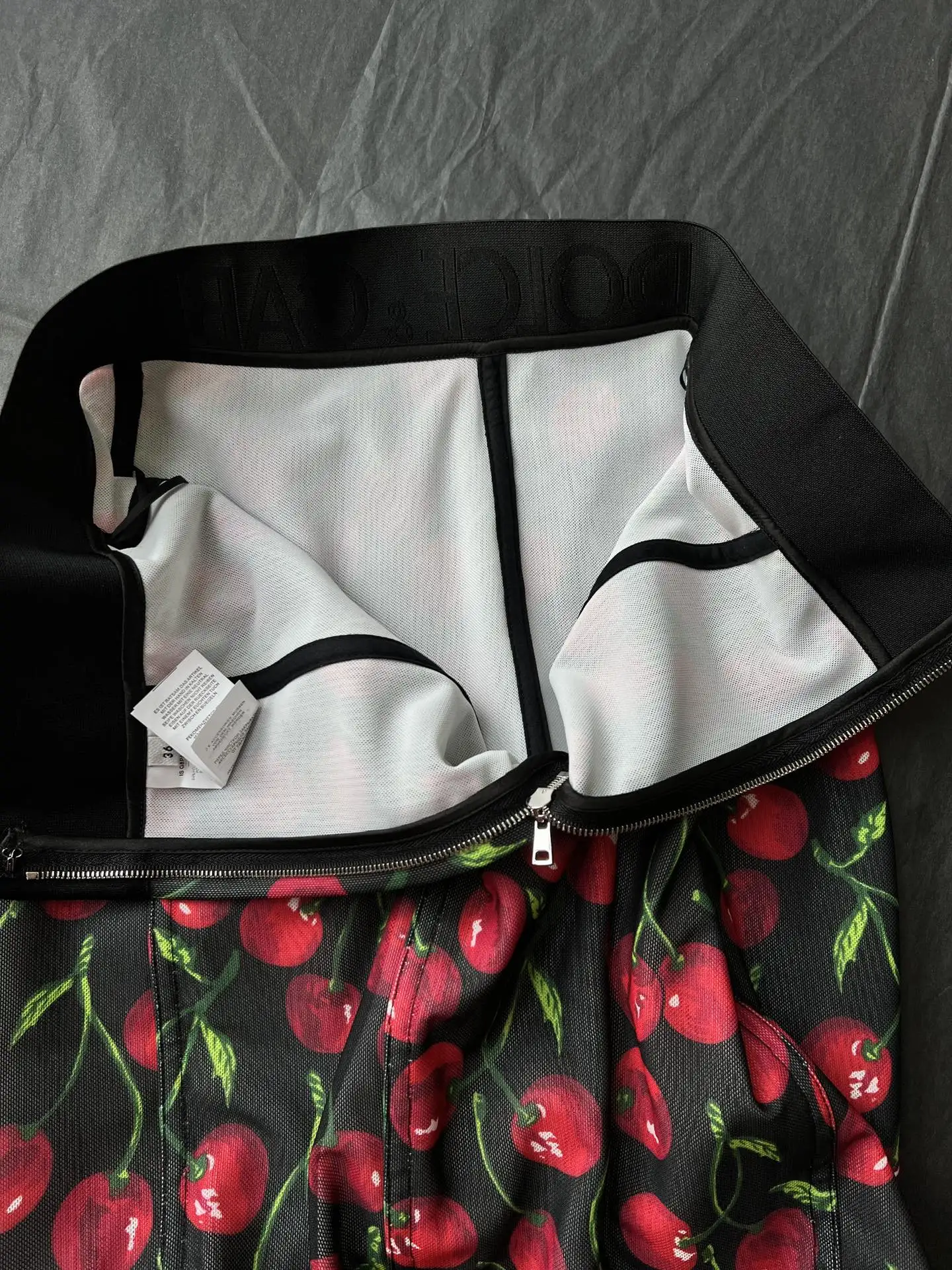

2023 Valentine Love-themed Silk Printed Skirt High-quality Design for Romantic Style Addition In Heart Collection