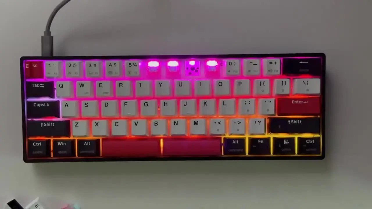 SKYLOONG GK61 QMK/VIA 有線キーボード USB-C 接続 60% レイアウト