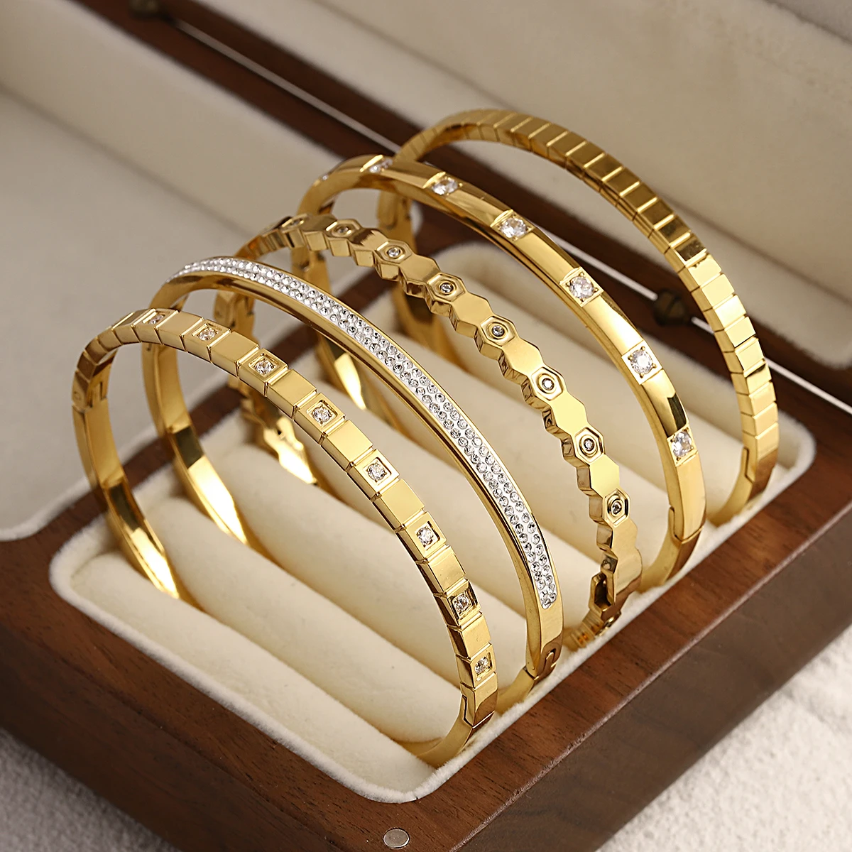 Stainless Steel Gold-Plated Bracelet : Diamond | Stylara