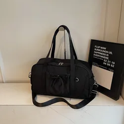 Travel Bag: Large Capacity Shoulder Luggage and Sports Fitness Tote (Black)