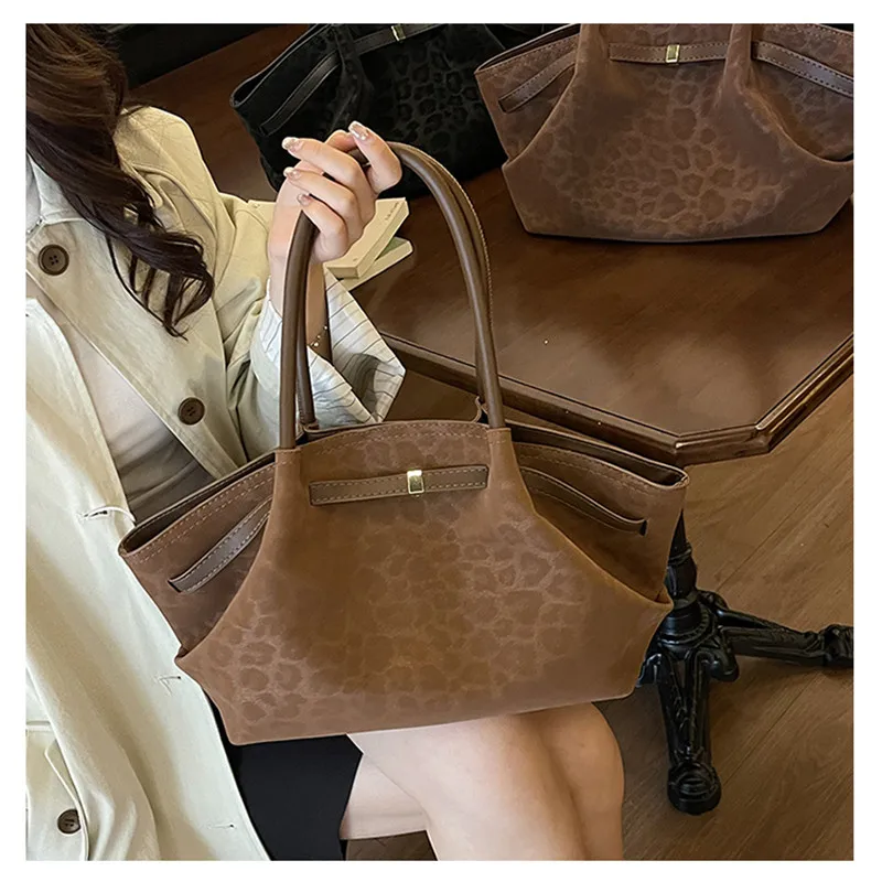 รูปสินค้า กระเป๋าถือหนังกลับลายเสือดาว ความจุใหญ่ สำหรับทำงานและเดินทาง