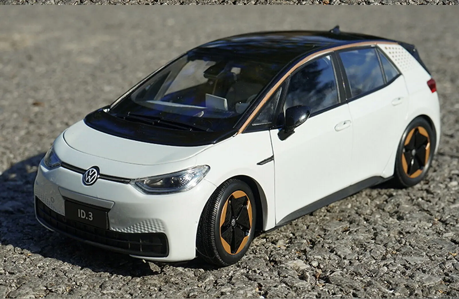 

1/18 Scale ID.3 SUV ID3 White DieCast Car Model Toy Collection Gift NIB