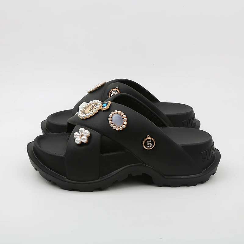 

Slippers for Women's Summer Outwear 2024 New Thick Sole Crossed Strap Cool and Soft Bottom Beach Shoes Women Sandals Flip Flops