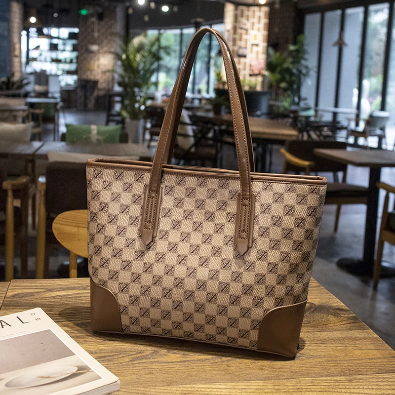 حقيبة كتف جلد PU نسائية فاخرة