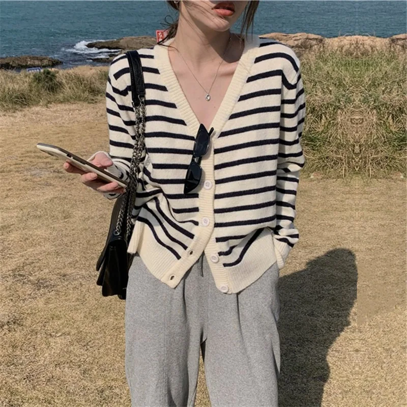 

Open collarbone V-neck top new style with loose fitting sweater, western-style striped knitted cardigan jacket for women