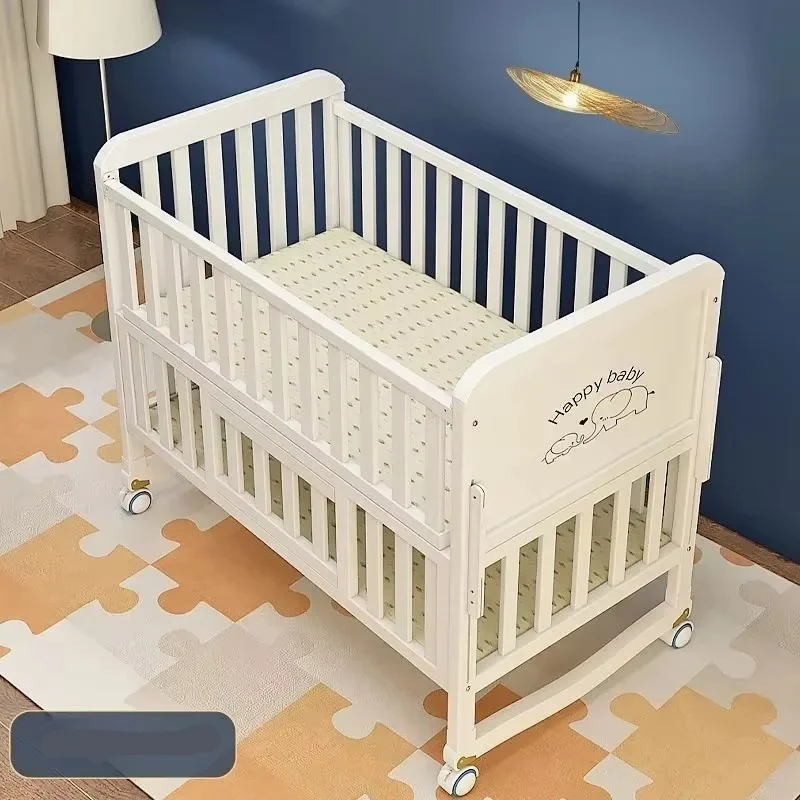 Розкішне дитяче ліжечко-трансформер з твердої деревини Багатофункціональне дерев'яне ліжко з коліщатками для люльової шафи Регульована висота Рухоме дитяче гніздо