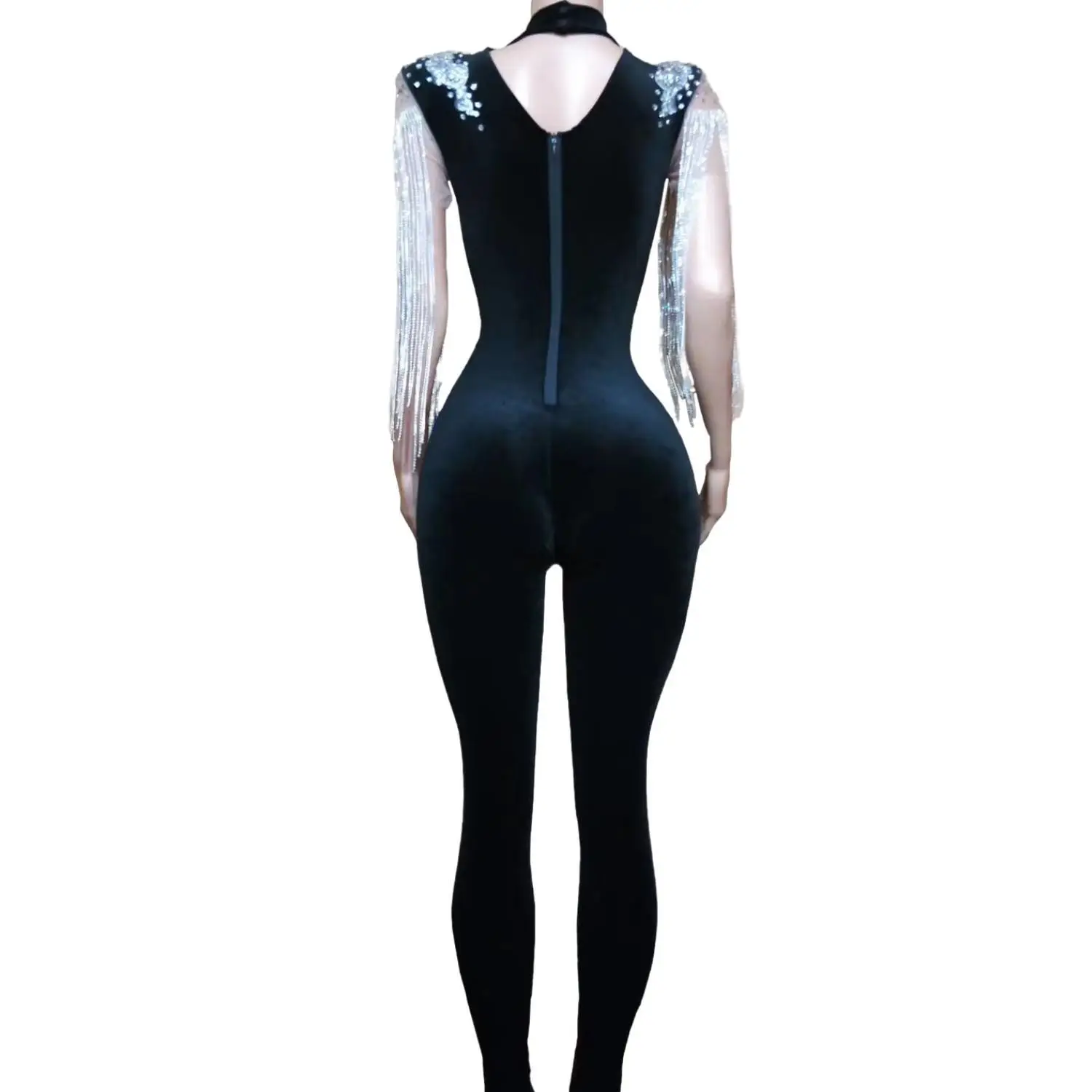 Рисунок 2 - Женский бархатный комбинезон с