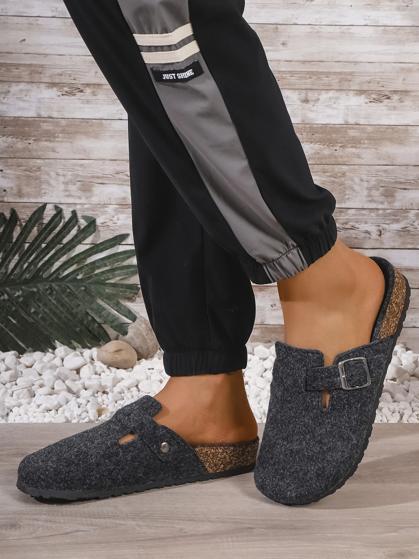 Men's Autumn and Winter Simple Solid Color Fleece Upper Slip-On Flat Buckle Adjustable Cork Grain Closed-Toe Slippers Mules Warm and Stylish for Home and Outdoor Wear