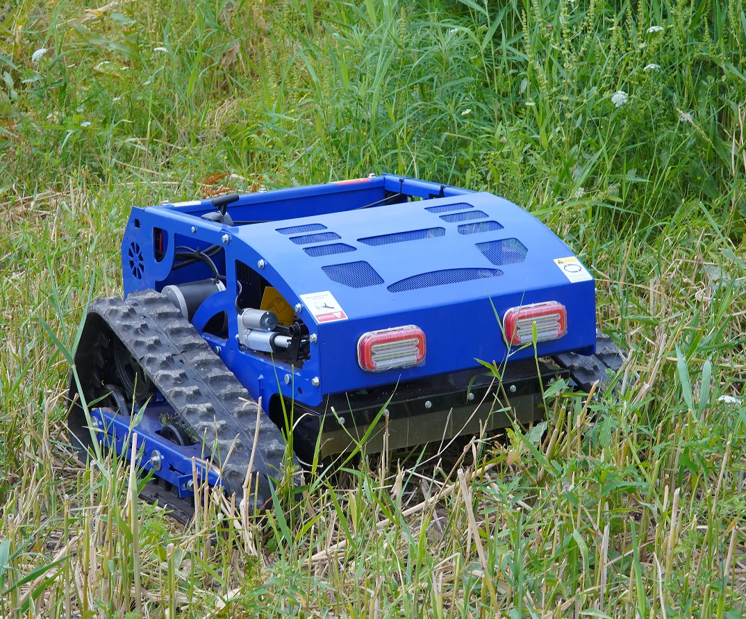 Tagliaerba Cingolato Telecomandato Tipo Camion, Macchina Multifunzione per Diserbo Frutteti e Pulizia Terreni Agricoli - immagine 5