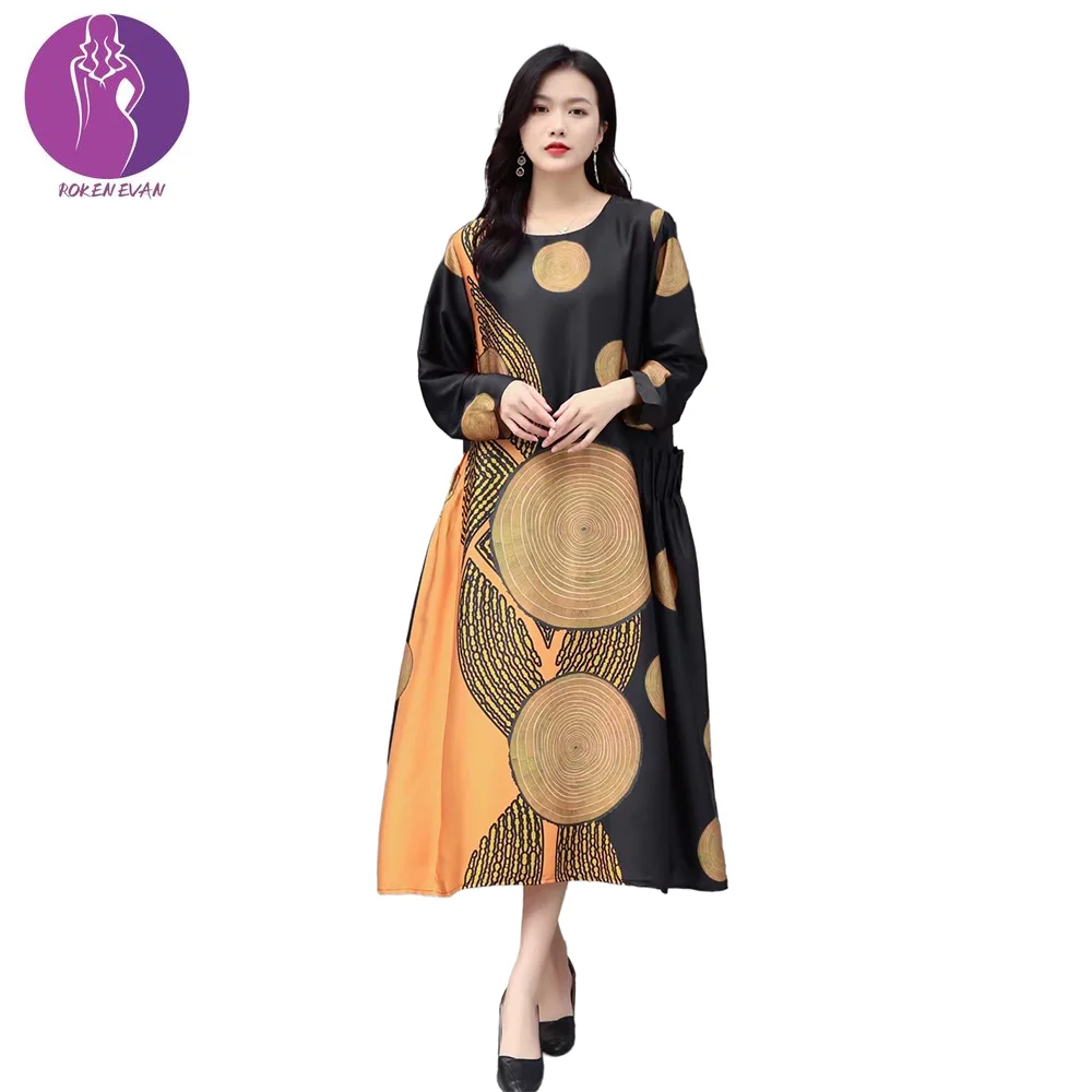 Женское платье с круглым вырезом карманами и |