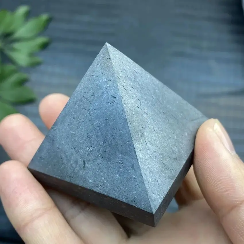 Natural Shungite Pyramid Tower Healing Crystals Protezione Reiki Bilanciamento Energetico Meditazione Radice Chakra Purificazione Pietra