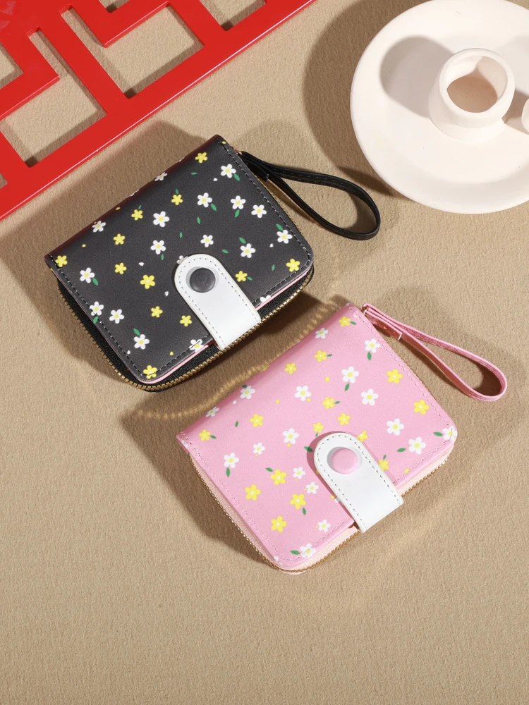 Fashionable and portable short wallet with zippered synthetic leather and ample card slots, perfect for Valentine's Day gift giv 6
