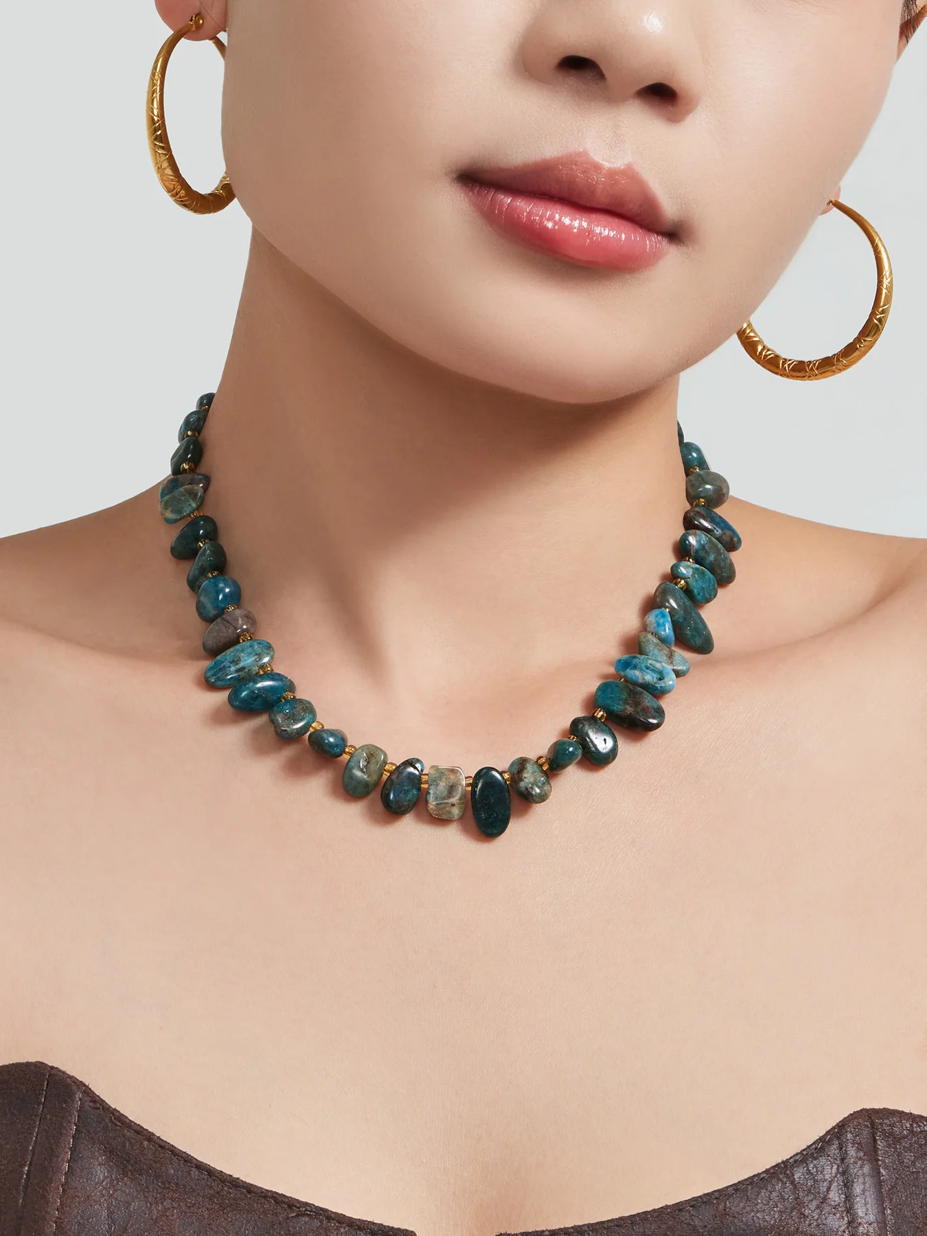 Mehrfarbige Unregelmäßige Naturstein-Perlenkette Damen-Halsketten Edelstahl-Charm-Choker Bankett-Schmuck Großhandel