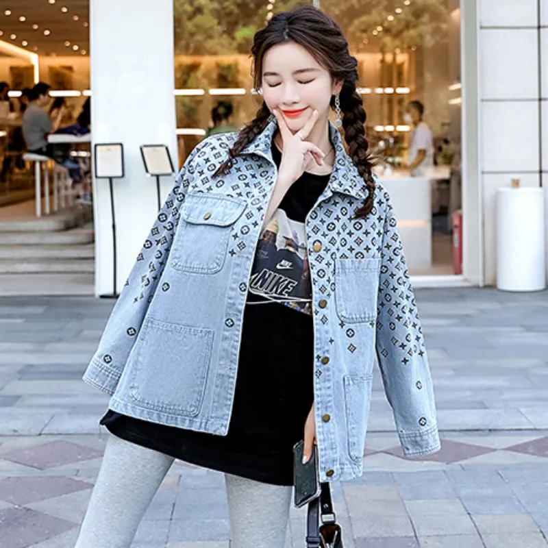 

2023 Autumn New Coat For Women Letter Printing Leisure Pocket Versatile Loose Single Breasted Lapel Collar Package Shipping