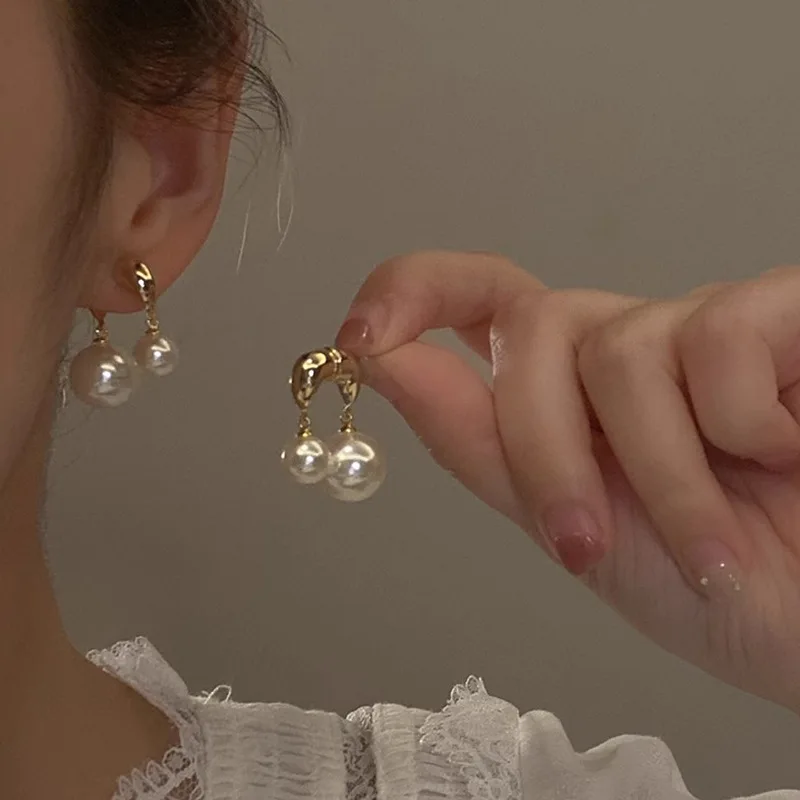 Light luxury fashion vintage imitation pearl earrings women