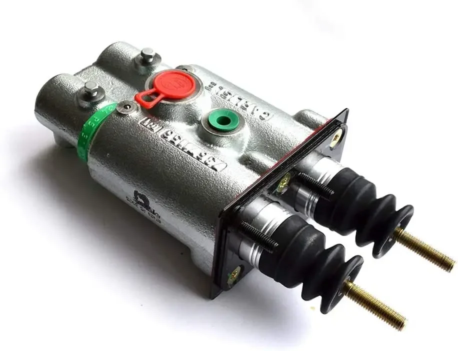 

Tractor Parts Brake Master Cylinder for 73671156 82037485 84530032 3786100M2 4276326M1