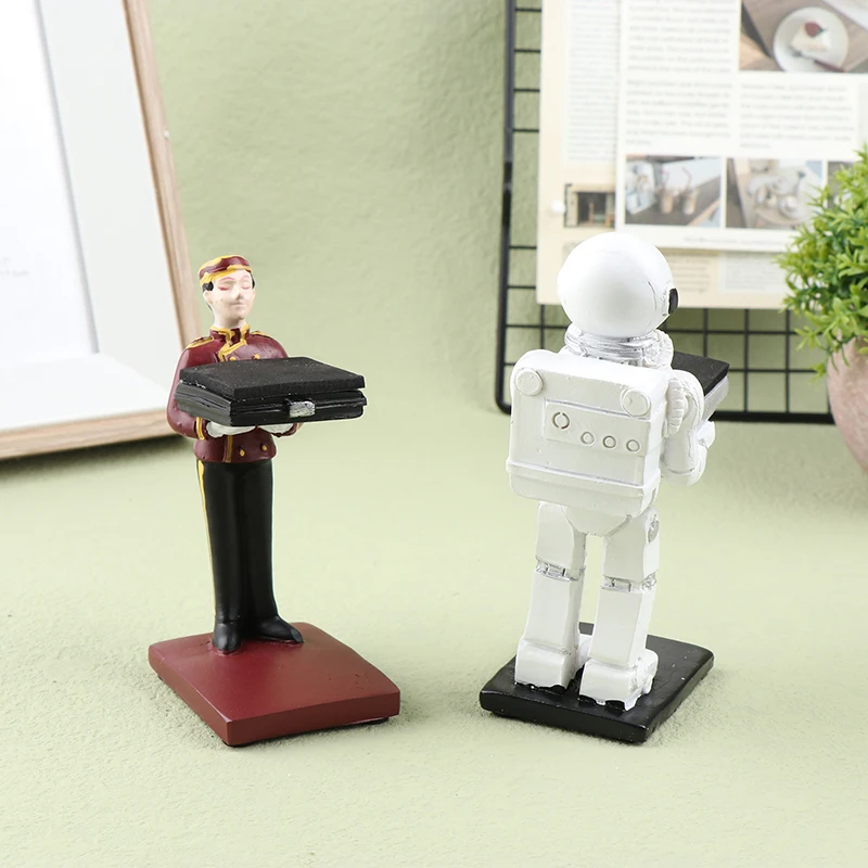 1Pc Watch Holder Astronaut Housekeeper Servant Watch Display Stand Robot Puppy Jewelry Storage Display Rack watch display stand