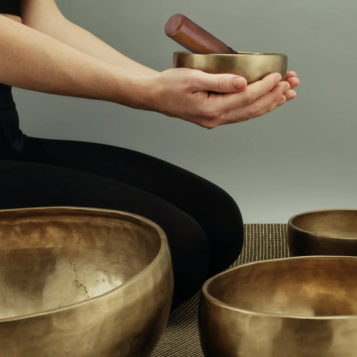 Bol chantant de l'Himalaya avec bâton de bois et coussin Resonace Sound  Yoga Méditation bol bouddhiste tibétain Set