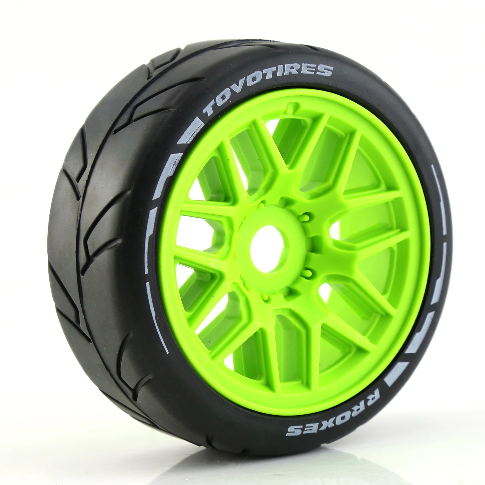 Détail des sculptures des pneus RC 1/8 Rallye Drift pour une adhérence optimale en drift.