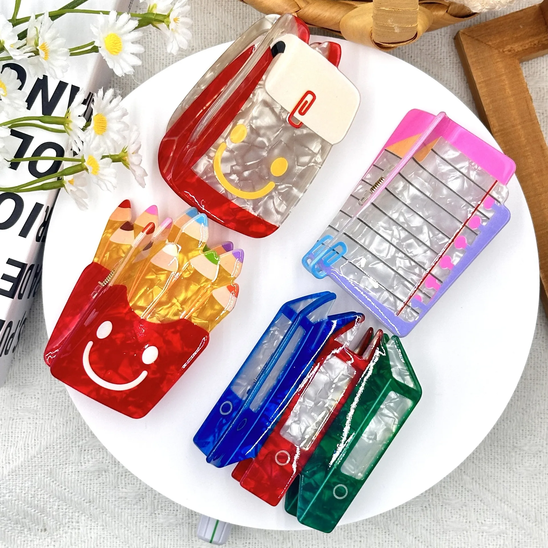 1 Stück neuartiges, süßes mittelgroßes Acryl-Smiley-Buch, Rucksack, Ordner und Notizbuch-Haarklammer, Abschlussgeschenk für die Schulanfang