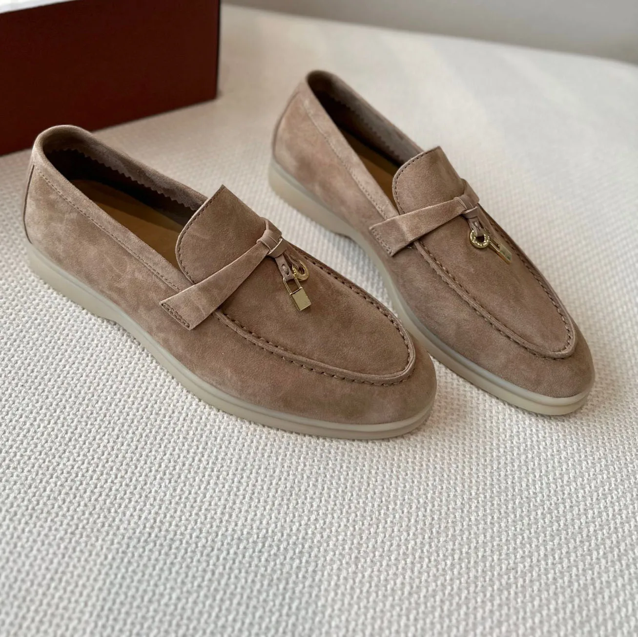 2024 Loafers Summer Walk Charms Suede Shoes Sneakers Brown Suede Leather Flats Women Brand High Quality faishion Shoes